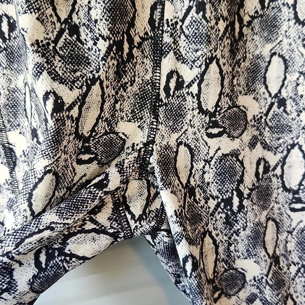 Cali Black & White Work Out Pants - Picture 4 of 11